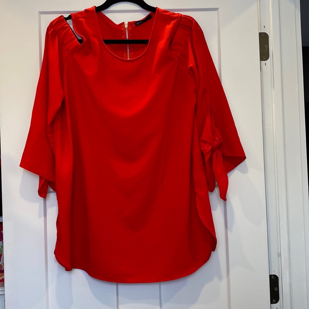 Gibson cold shoulder top.